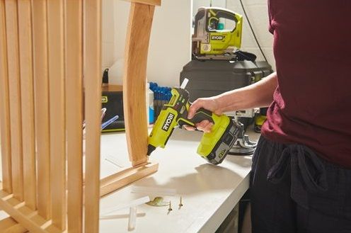 Пістолет клейовий Ryobi RGL18-0 акумуляторний ONE+,18В, стрижні 11/12 мм, 2 режими 200/130 град., solo (без АКБ та ЗУ)