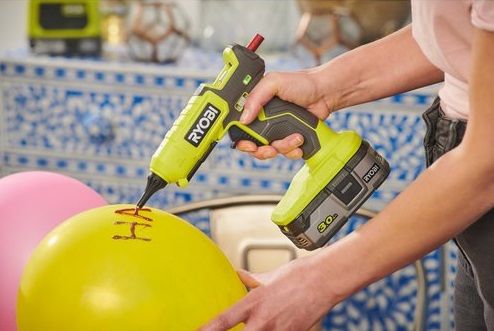 Пістолет клейовий Ryobi RGL18-0 акумуляторний ONE+,18В, стрижні 11/12 мм, 2 режими 200/130 град., solo (без АКБ та ЗУ)