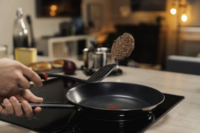 Сковорода Tefal Cook Eat, 24см, покриття Titanium, індукція, Thermo-Spot, нерж. Сталь