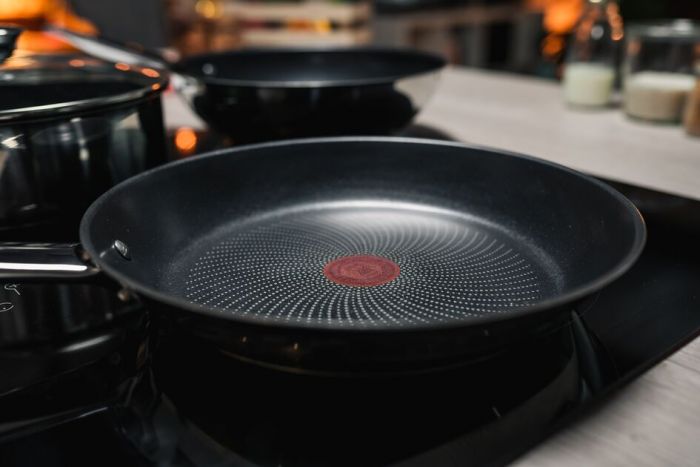 Сковорода Tefal Cook Eat, 24см, покриття Titanium, індукція, Thermo-Spot, нерж. Сталь