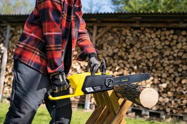 Комплект ланцюгова пила Karcher CNS 18-30 Battery, 18В, швидкозарядний комплект, акб 18В 5Ач