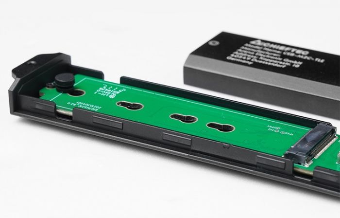 Корпус для M.2 PCIe NVMe/SATA SSD CHIEFTEC CEB-M2C-TLE USB 3.2 Gen2 Type-C Tool-Less Aluminum/Plastic