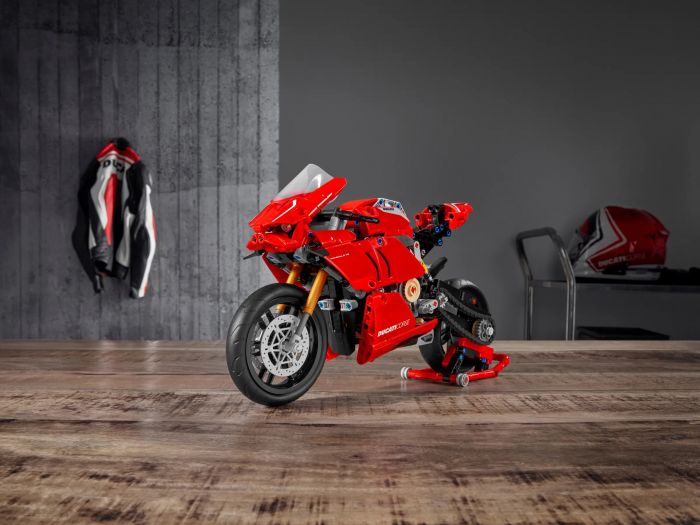 Конструктор LEGO Technic Ducati Panigale V4 R