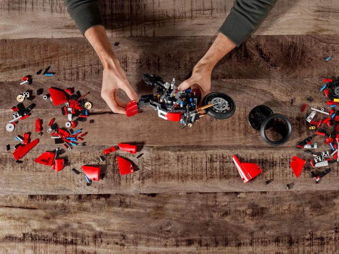 Конструктор LEGO Technic Ducati Panigale V4 R