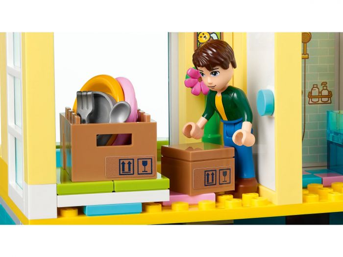 Конструктор LEGO Friends Будинок на центральній вулиці