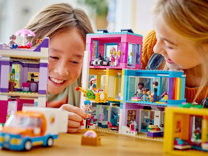Конструктор LEGO Friends Будинок на центральній вулиці