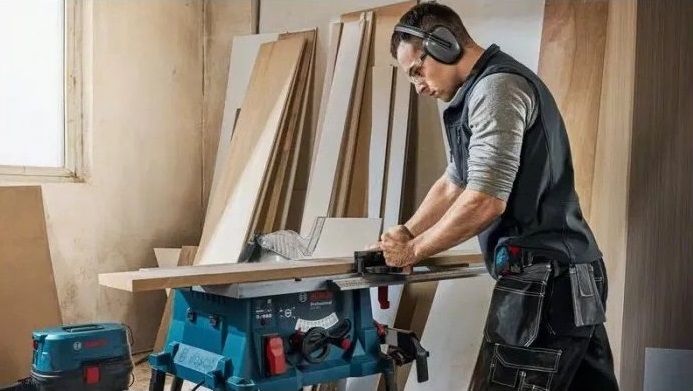 Розпилювальний стіл Bosch GTS 254, 1800Вт, диск 254мм, 4300 об/хв, 24 кг, пропил 0°/45° 80/55 мм