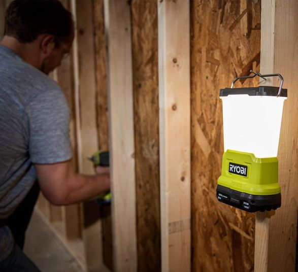 Світильник Ryobi RLL18-0 ONE+, 3 режими яскравості, USB для заряджання пристроїв (без АКБ та ЗУ)