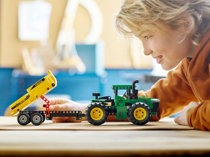 Конструктор LEGO Technic John Deere 9620R 4WD Tractor