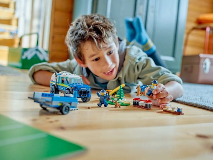 Конструктор LEGO City Мобільний майданчик для дресирування поліцейських собак