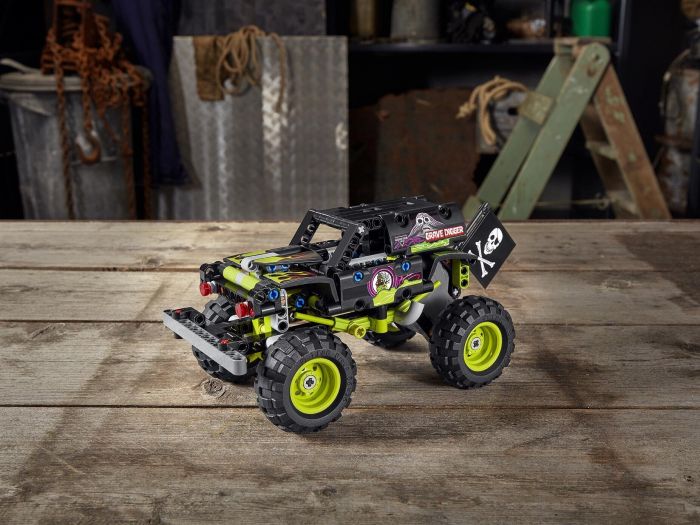 Конструктор LEGO Technic Monster Jam Grave Digger