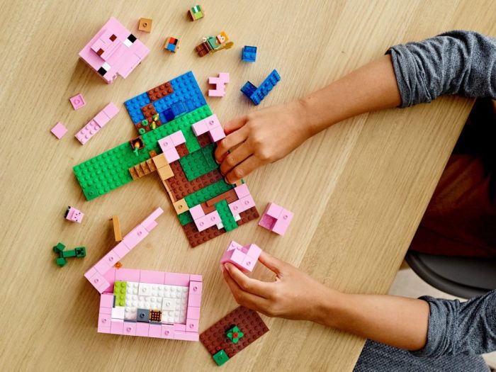 Конструктор LEGO Minecraft Будинок-свиня