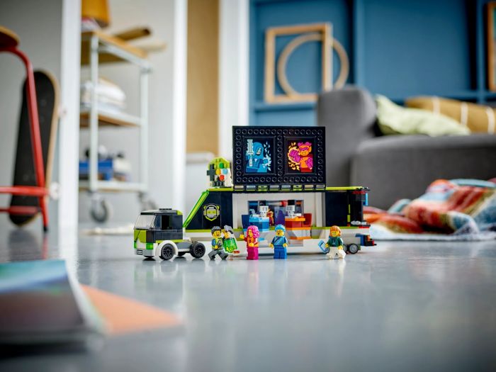 Конструктор LEGO City Вантажівка для ігрового турне