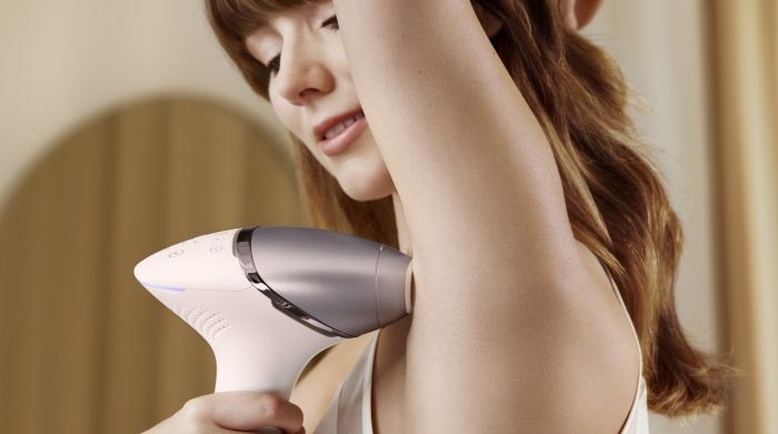 Фотоепілятор Philips Lumea IPL 9900 Series, акумуляторний , кіл-ть спалах.-450000, 2-4 см2, насадок-3, футляр, біло-золотий