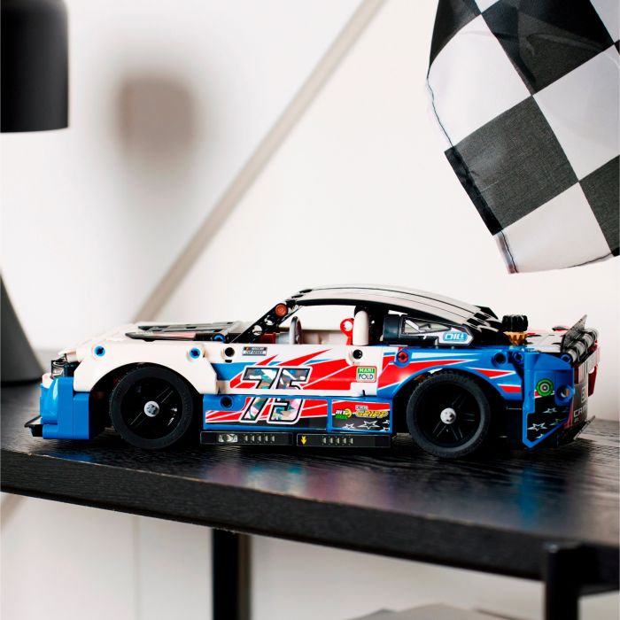 Конструктор LEGO Technic NASCAR Next Gen Chevrolet Camaro ZL1