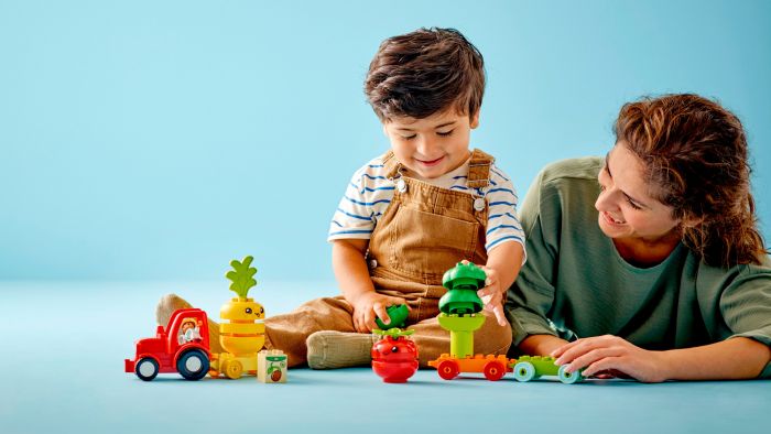Конструктор LEGO DUPLO My First Трактор для вирощування фруктів та овочів