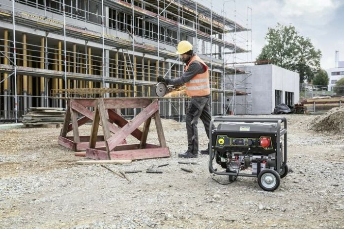 Генератор Karcher PGG 3/1 бензиновий, 230В, електростарт, max 3кВт, AVR + Мінімийка високого тиску Karcher K4 COMPACT, 130 бар, 1.8кВт