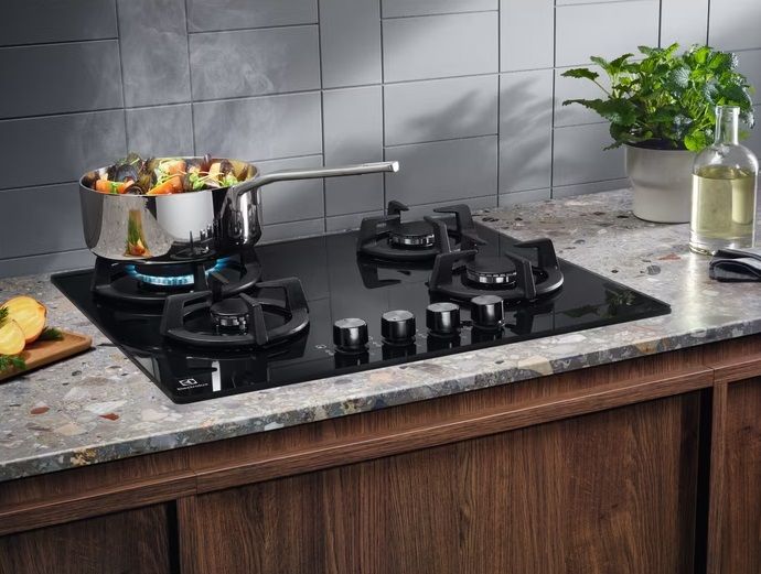 Варильна поверхня Electrolux газова на склі, 60см, чавун, чорний