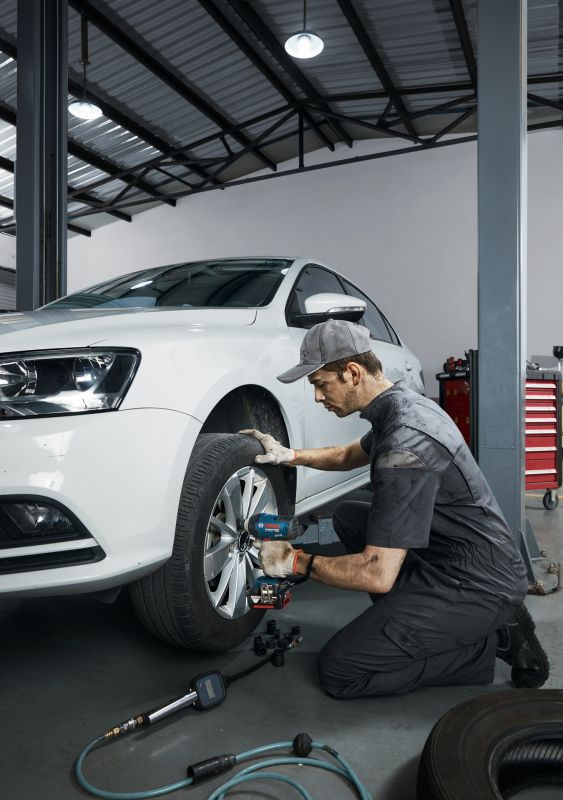 Гайкокрут Bosch Professional GDS 18V-400 акум, 2* 18 В GBA 5 Аг, 400 Нм, 0-2500 об/хв, ЗУ GAL 18V-40, кейс, зажим квадрат, 1.87 кг