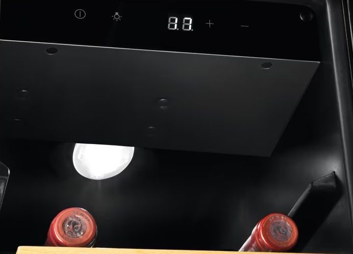 Холодильник Electrolux вбудований для вина, 82x30х57, полок - 6, зон - 1, бут-20, ST, чорний