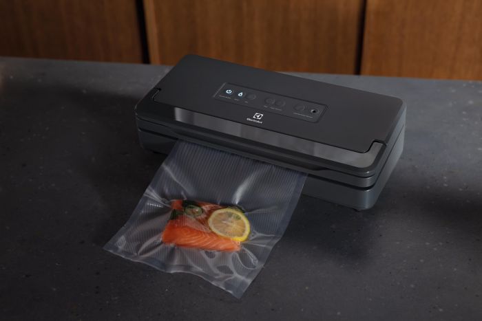 Вакуумний пакувальник Electrolux Explore