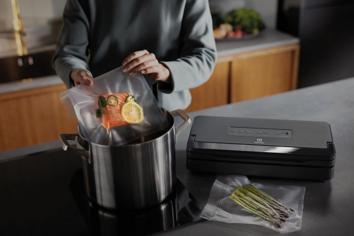 Вакуумний пакувальник Electrolux Explore
