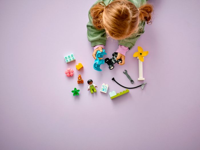 Конструктор LEGO DUPLO Town Вітрова турбіна та електромобіль