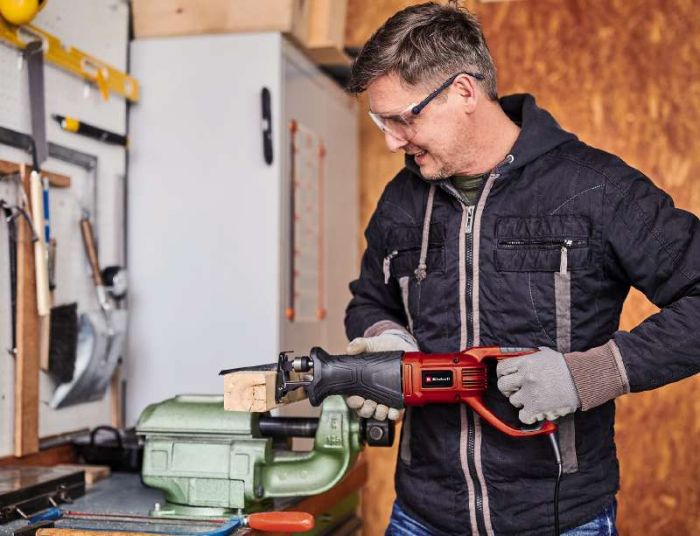 Пила шабельна Einhell TC-AP 690 E, 690 Вт, 20 мм, 0-2800 об/хв, 115 мм, 2.2 кг