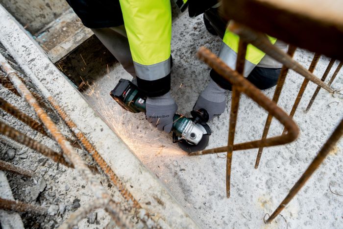 Шліфмашина кутова акумуляторна Metabo W 18 L 9-125 QUICK, 125мм, Li-Power, 2*18В, 5.2Аг, 8500об/хв, М14, metaBOX 165 L, 2.3кг