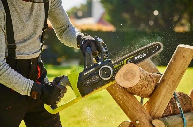Пила ланцюгова акумуляторна Ryobi RCS1830-140B, ONE+ 18В, шина 30 см, АКБ 4.0Ач+ЗП безщіткова