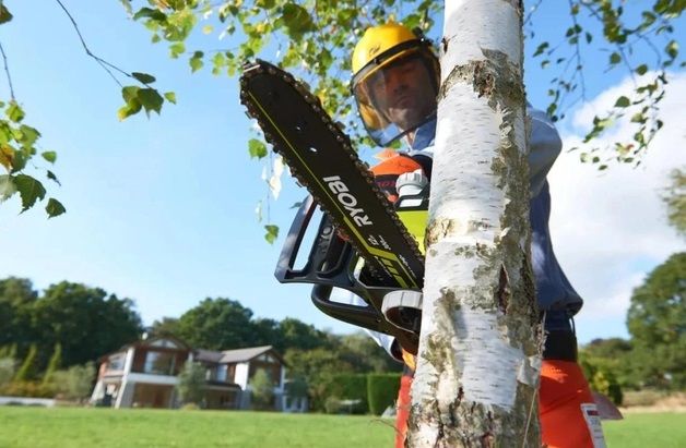 Пила ланцюгова акумуляторна Ryobi RCS1830-140B, ONE+ 18В, шина 30 см, АКБ 4.0Ач+ЗП безщіткова