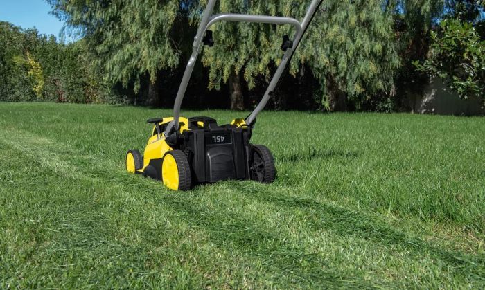 Комплект Karcher газонокосарка LMO 18-33 + триммер LTR 18-25+ швидкозарядний комплект 2,5 Ач + акумулятор 2.5Ач