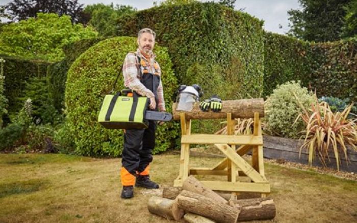 Сумка для ланцюгової пили Ryobi RAC256 із пластиковим піддоном, що знімається.