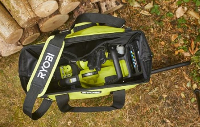 Сумка для ланцюгової пили Ryobi RAC256 із пластиковим піддоном, що знімається.