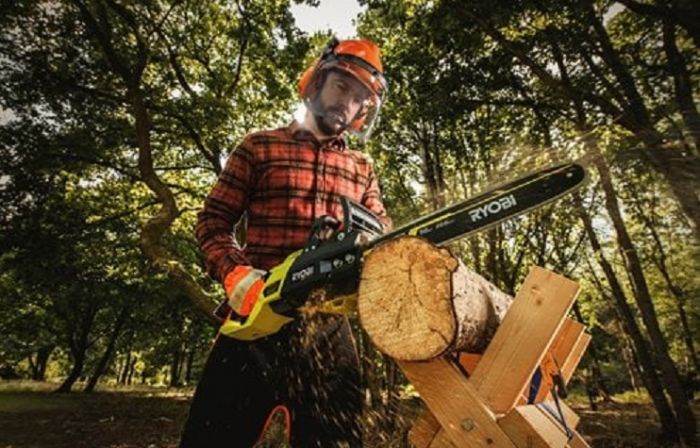 Пила ланцюгова акумуляторна Ryobi RY36CSX40B-0, MAX POWER 36В, шина 40см Oregon, безщіткова, бічний двигун, (без АКБ та ЗУ)
