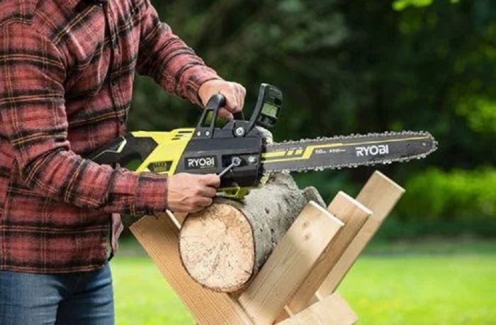 Пила ланцюгова акумуляторна Ryobi RY36CSX40B-0, MAX POWER 36В, шина 40см Oregon, безщіткова, бічний двигун, (без АКБ та ЗУ)