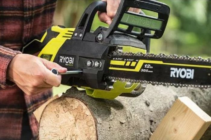 Пила ланцюгова акумуляторна Ryobi RY36CSX40B-0, MAX POWER 36В, шина 40см Oregon, безщіткова, бічний двигун, (без АКБ та ЗУ)
