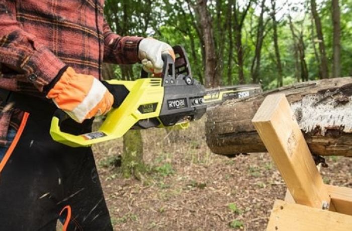Пила ланцюгова акумуляторна Ryobi RY36CSX40B-0, MAX POWER 36В, шина 40см Oregon, безщіткова, бічний двигун, (без АКБ та ЗУ)