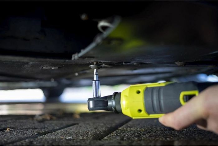 Трещітка акумуляторна RYOBI R18RW2-0, ONE+ 18В, квадрат 1/4", 60Нм, 4 положення головки (без АКБ та ЗУ)