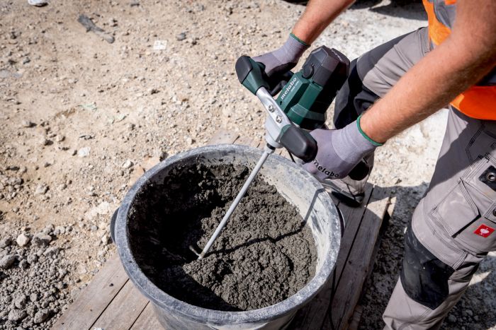 Міксер будівельний Metabo RWE 1200, 1200Вт, 0-900об/хв, шпиндель М14, 120мм, для 30л, 3.4кг