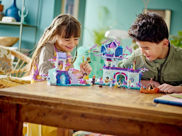 Конструктор LEGO Disney Зачарований будиночок на дереві