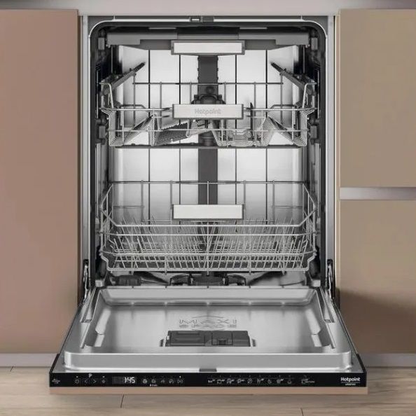 Посудомийна машина Hotpoint вбудовувана, 15компл., A+++, 60см, дисплей, 3й кошик, білий