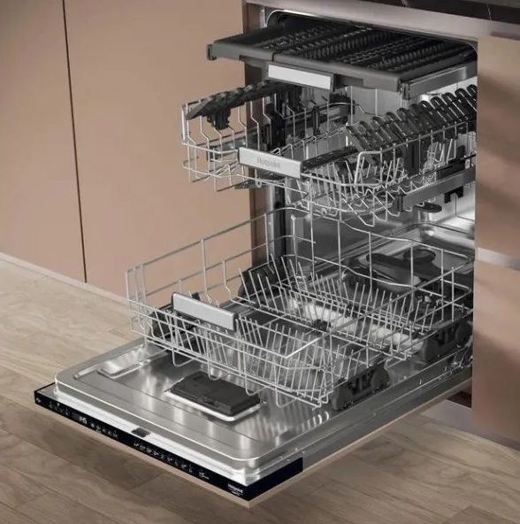 Посудомийна машина Hotpoint вбудовувана, 15компл., A+++, 60см, дисплей, 3й кошик, білий