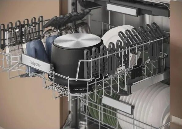 Посудомийна машина Hotpoint вбудовувана, 15компл., A+++, 60см, дисплей, 3й кошик, білий