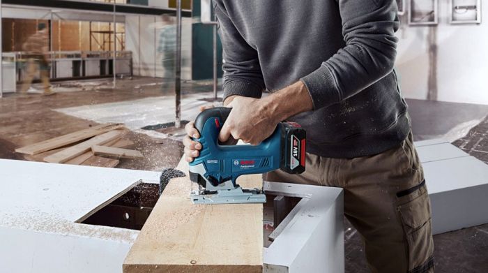 Лобзик Bosch GST 185-LI, акумуляторний 18В, хід 26мм, 0-3500 об/хв, 2.4 кг, без АКБ та ЗП