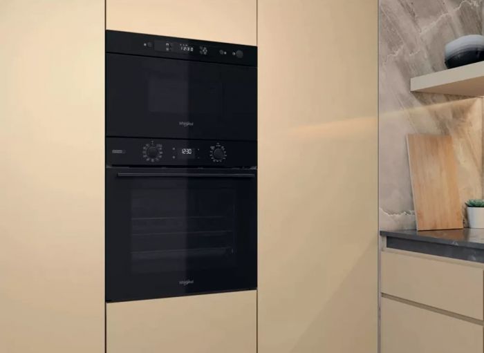 Мікрохвильова піч Whirlpool вбудована, 22л, електронне упр., 750Вт, дисплей, чорний