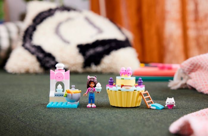 Конструктор LEGO Gabby's Dollhouse Весела випічка з Кексиком
