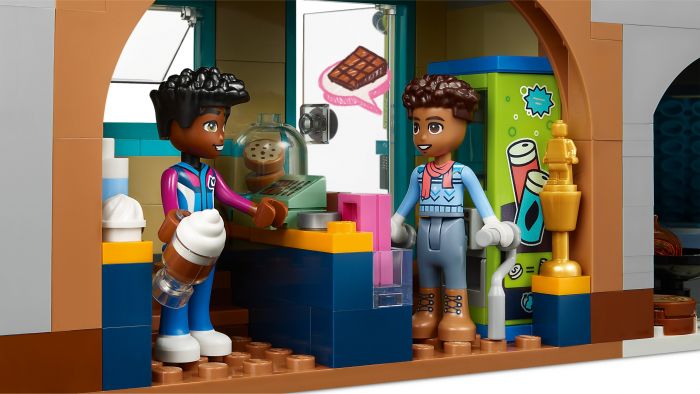 Конструктор LEGO Friends Святкова гірськолижна траса й кафе
