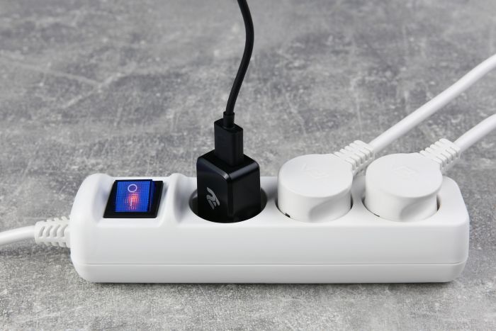 Мережевий подовжувач 2E 3XSchuko з вимикачем, 3G*1.5мм2, 1.5м, white