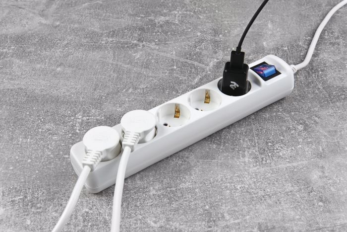 Мережевий подовжувач 2Е 5XSchuko з вимикачем, 3G*1.5мм2, 3м, white